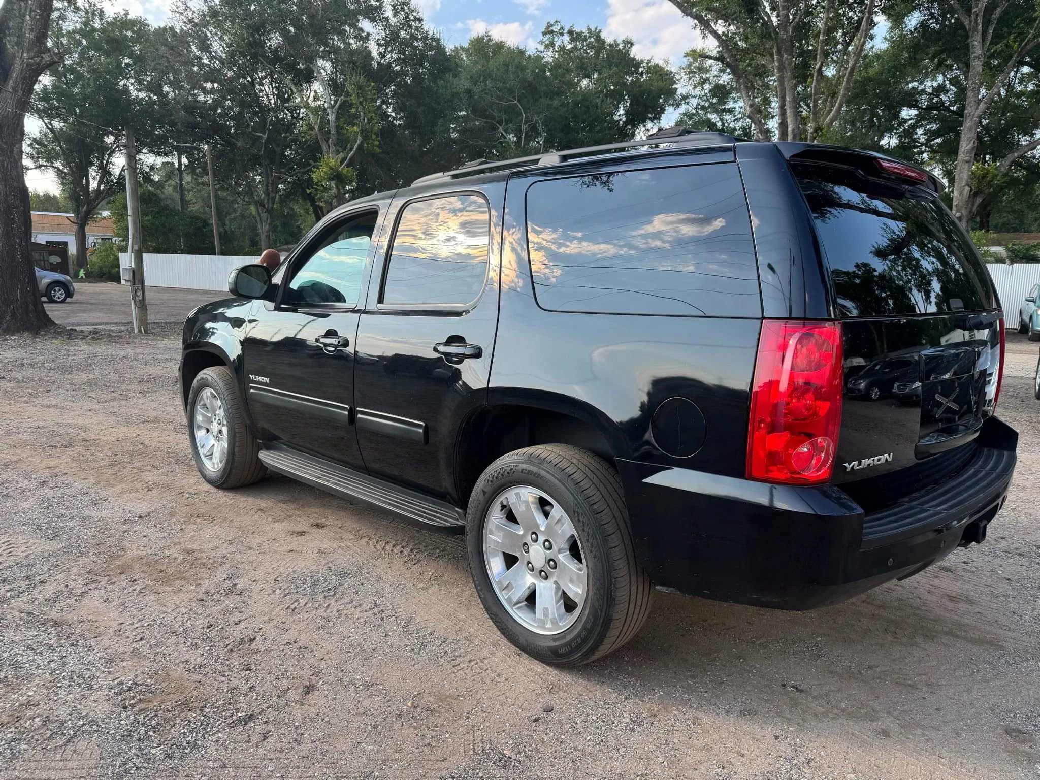 Used 2013 GMC Yukon SLE w/ Convenience Package image 4