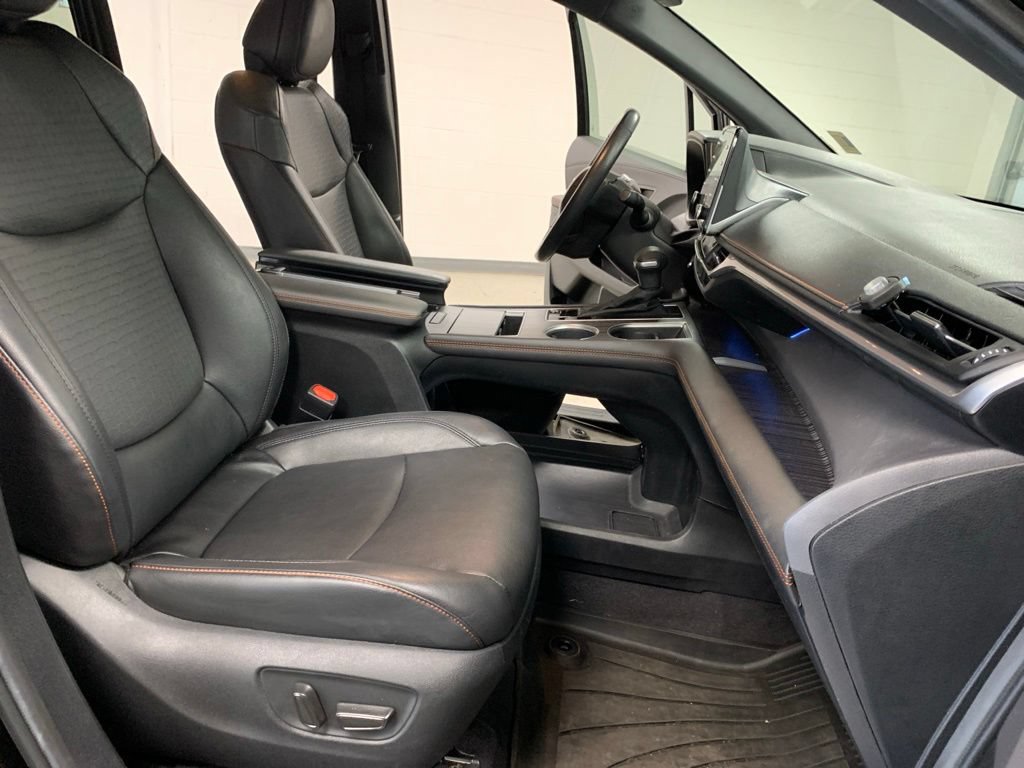 Used 2024 Toyota Sienna XSE FWD image 5