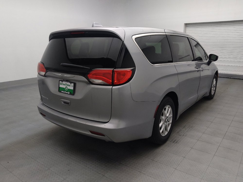 Used 2017 Chrysler Pacifica Touring FWD image 9