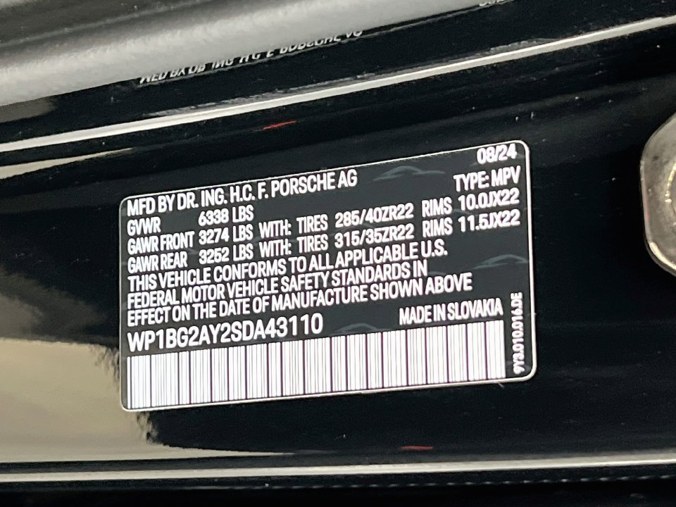 Certified 2025 Porsche Cayenne GTS AWD/4WD image 35