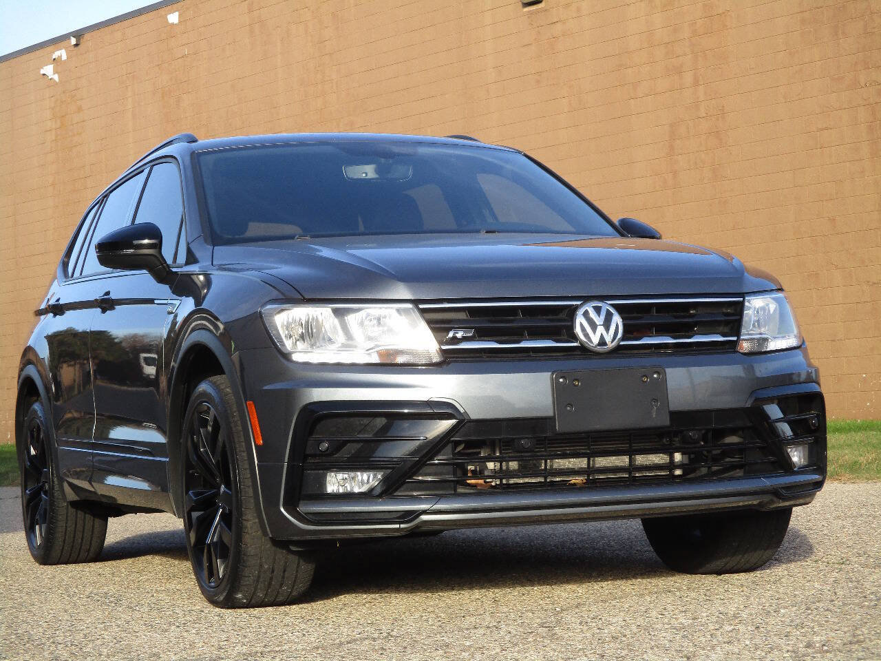 Used 2021 Volkswagen Tiguan SE R-Line FWD image 48