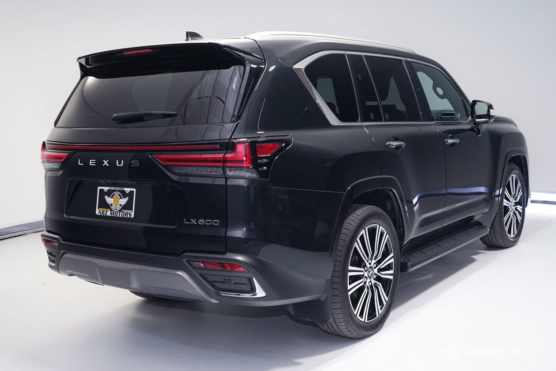 Used 2025 Lexus LX 600 4WD w/ Accessory Package (2T) image 6