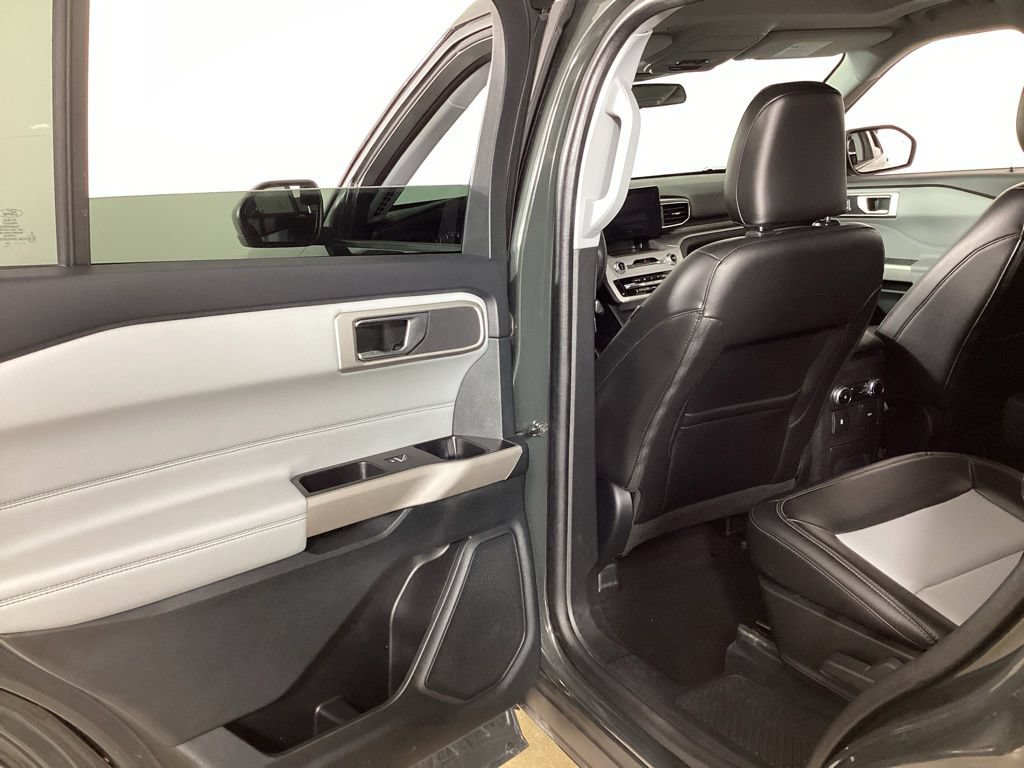 Used 2024 Ford Explorer XLT w/ Equipment Group 202A AWD/4WD image 29