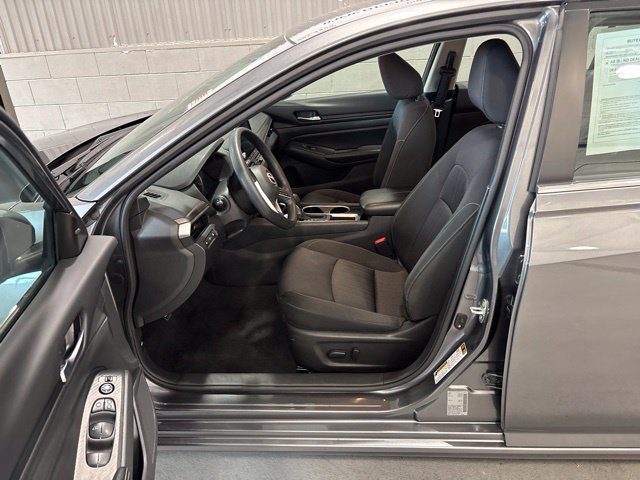 Used 2024 Nissan Altima 2.5 SV FWD image 10