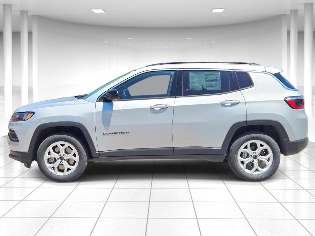 Certified 2025 Jeep Compass Latitude w/ Sun & Sound Group AWD/4WD image 6