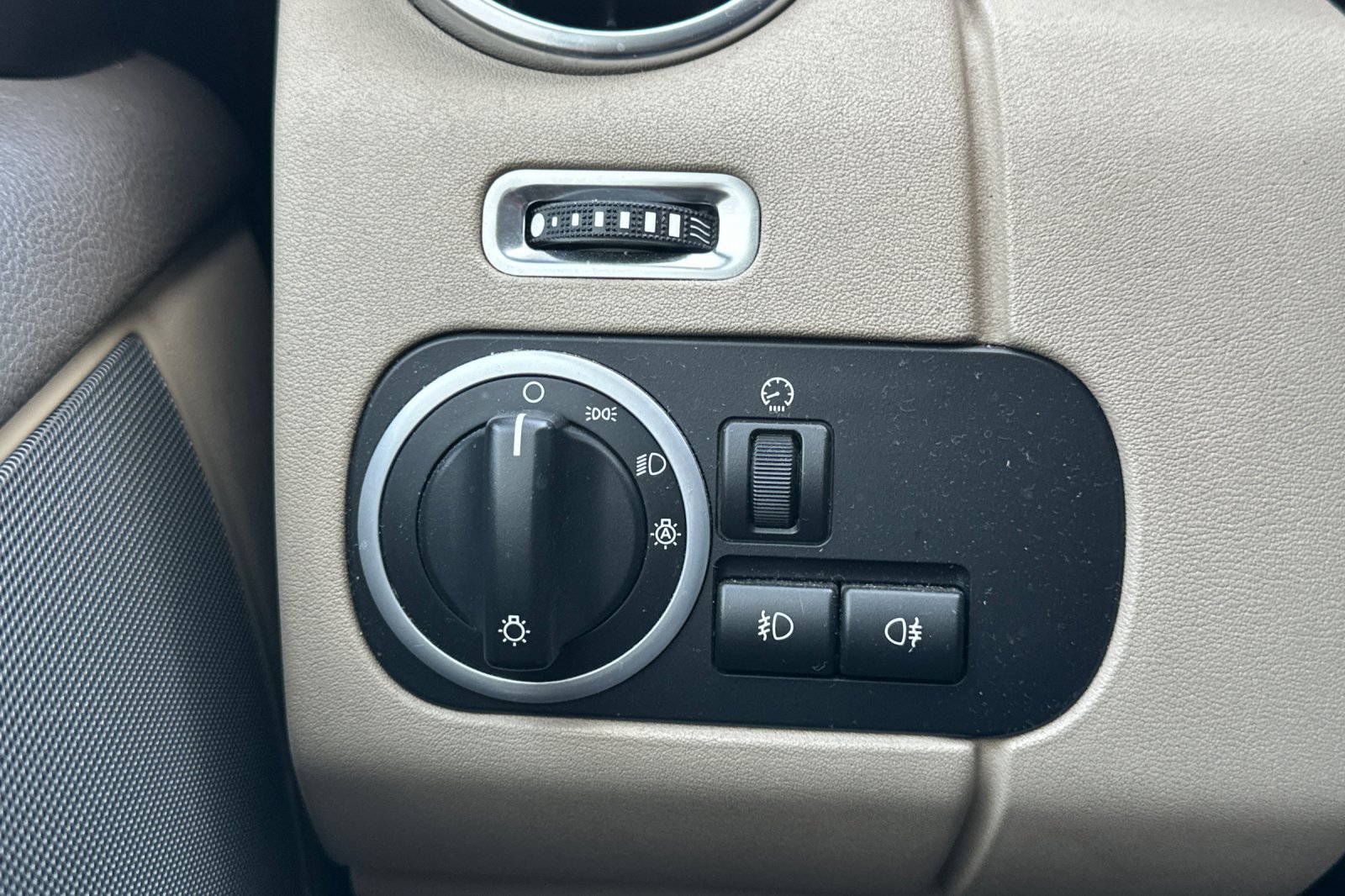 Used 2011 Land Rover LR4 HSE LUX AWD/4WD image 38