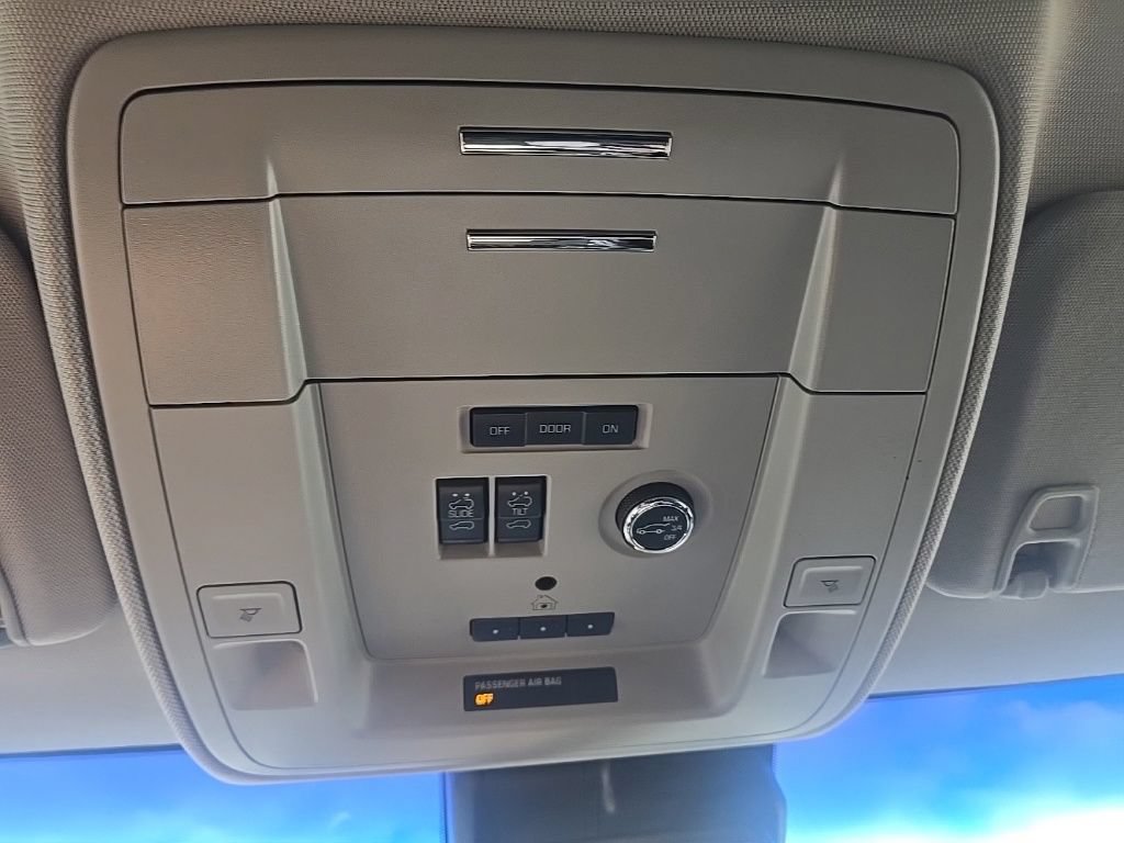 Used 2019 Chevrolet Tahoe Premier AWD/4WD image 24