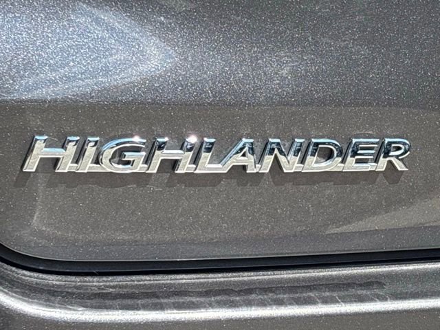 Used 2017 Toyota Highlander Limited Platinum w/ Carpet Mat Package image 5