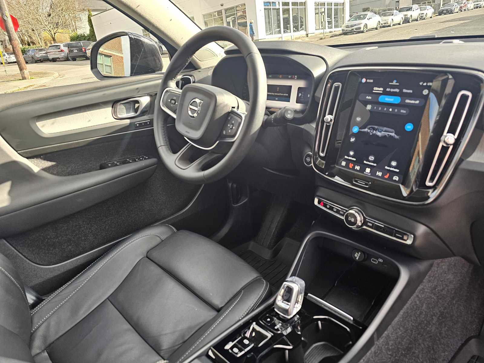 Used 2025 Volvo XC40 B5 Plus w/ Protection Package Premier image 12