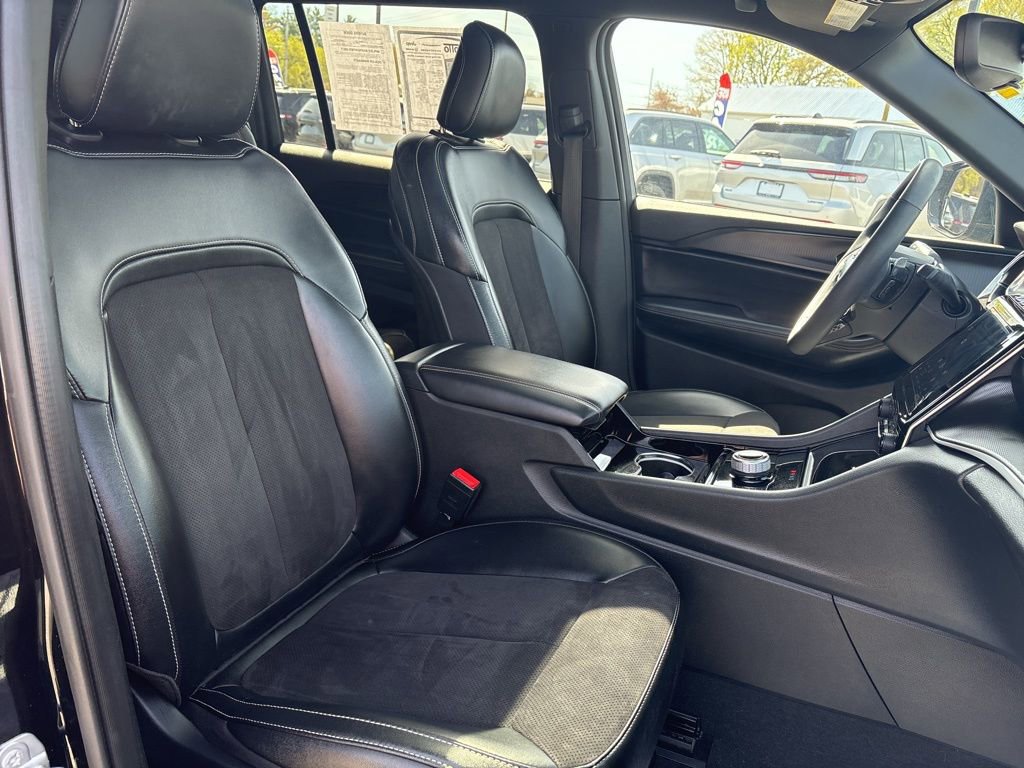 Used 2023 Jeep Grand Cherokee L Laredo AWD/4WD image 18