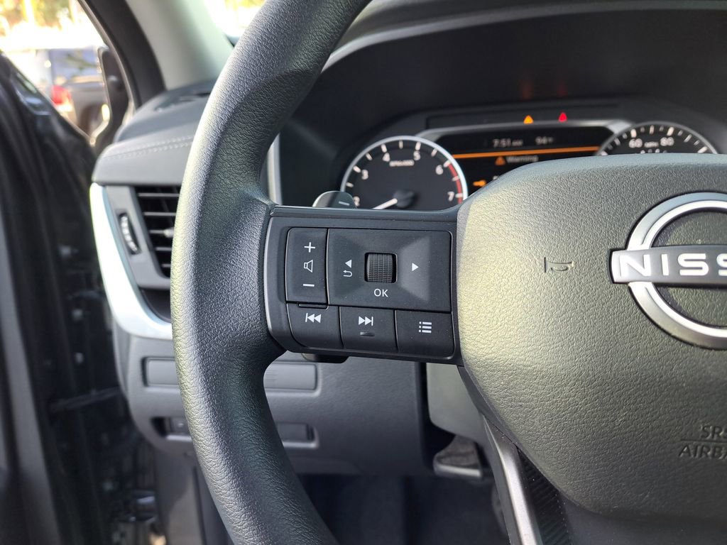 Used 2025 Nissan Rogue S image 19