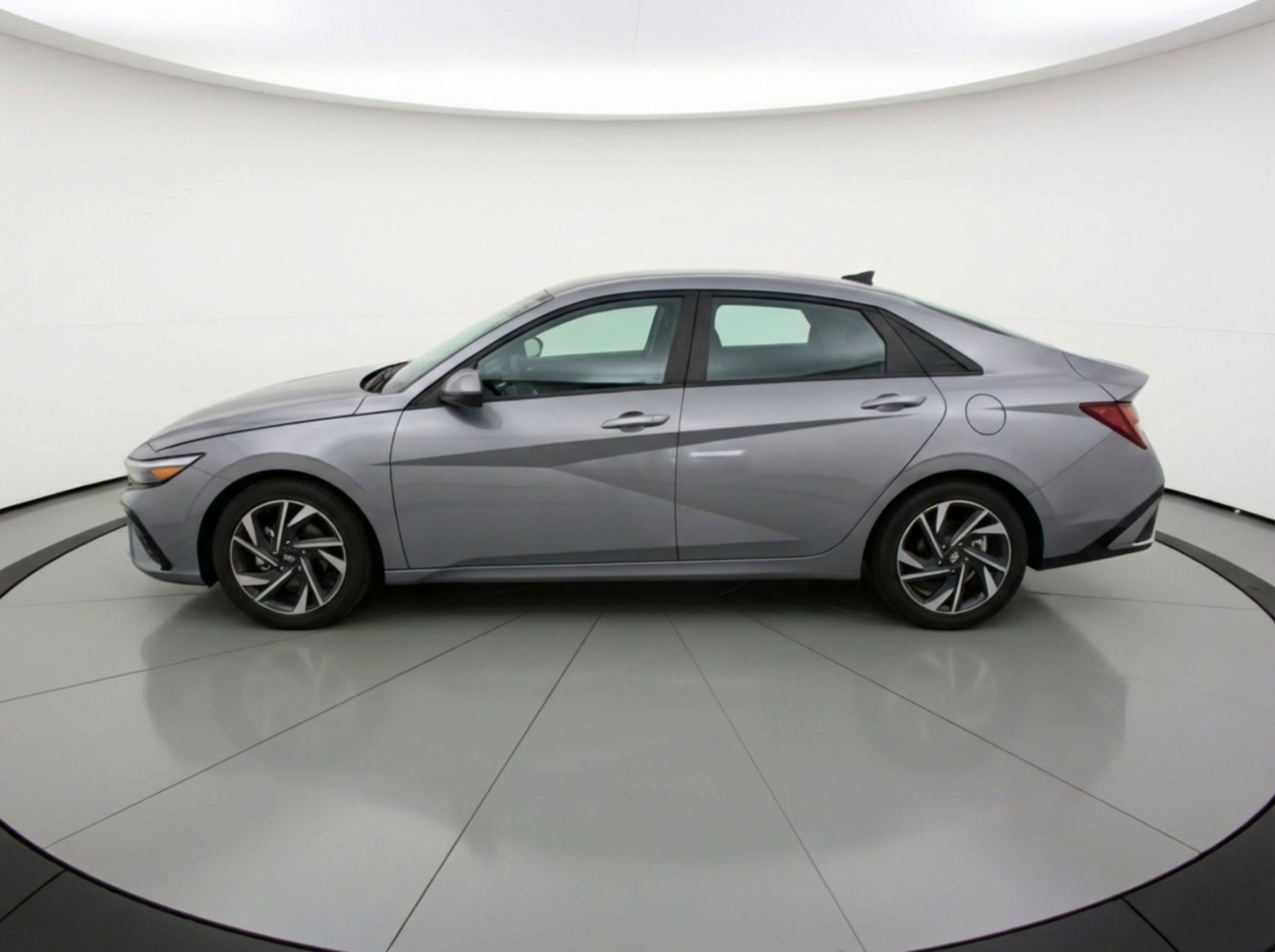 Used 2025 Hyundai Elantra SEL image 5
