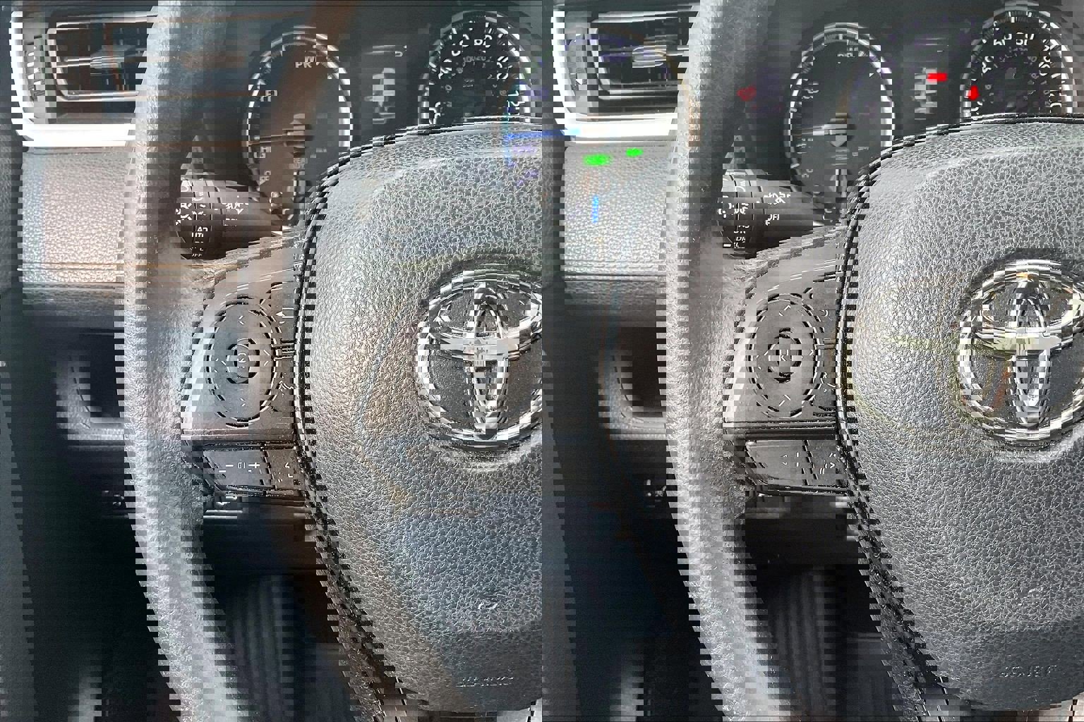 Used 2020 Toyota RAV4 XLE image 23