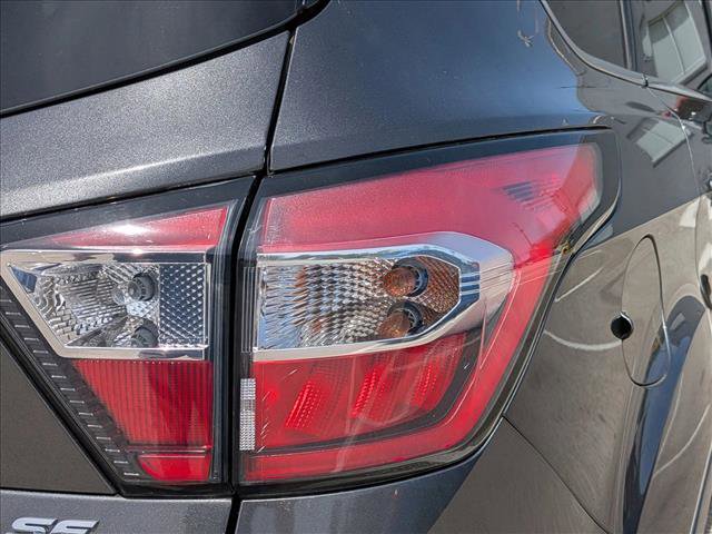 Used 2017 Ford Escape SE w/ SE Cold Weather Package FWD image 11