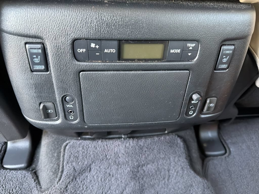 Used 2020 Nissan Armada Platinum w/ Captain's Chairs Package RWD image 17