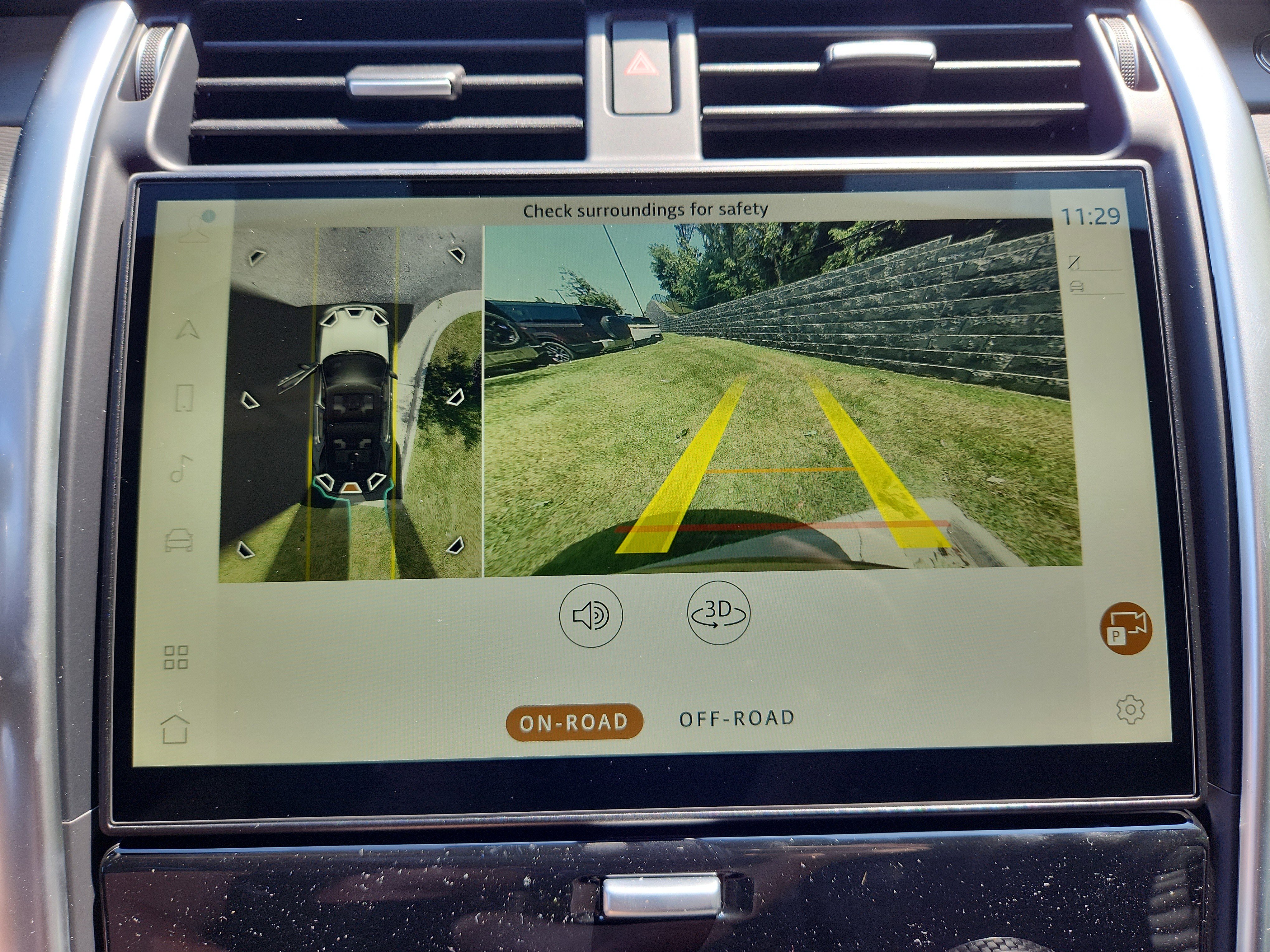 New 2025 Land Rover Discovery Dynamic SE image 22