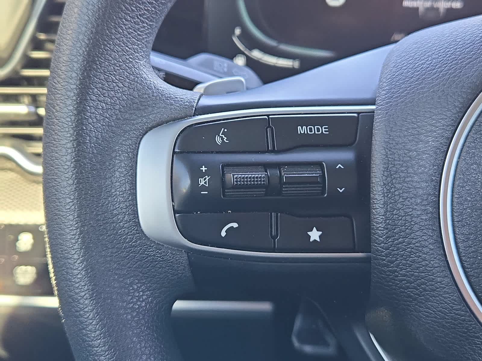 Used 2025 Kia Sportage LX FWD image 23