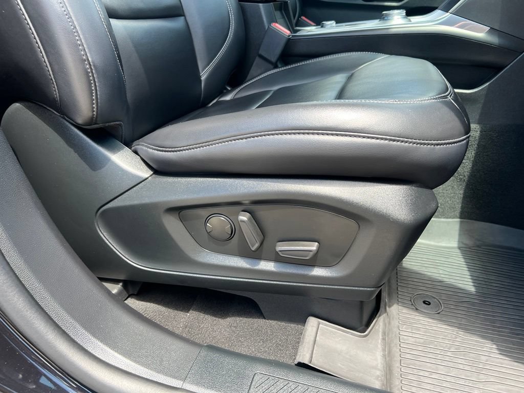 Used 2021 Ford Explorer XLT w/ Equipment Group 202A AWD/4WD image 24