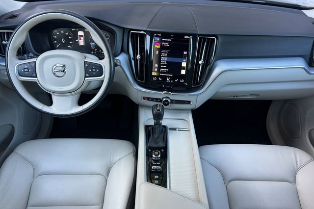 Used 2018 Volvo XC60 T6 Momentum w/ Convenience Package image 15
