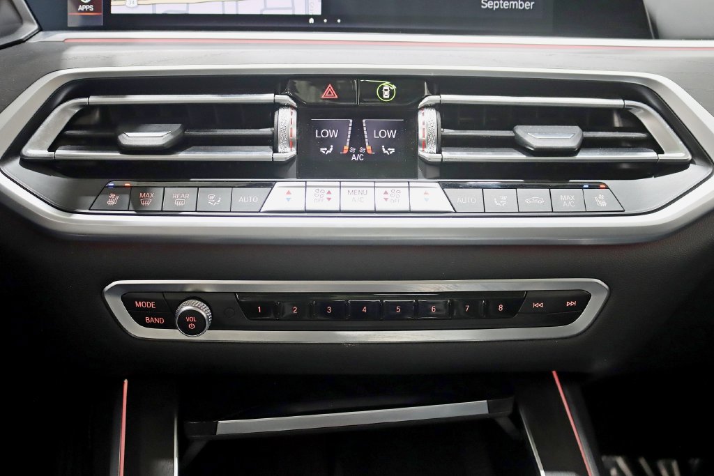 Used 2022 BMW X7 xDrive40i w/ Premium Package AWD/4WD image 27
