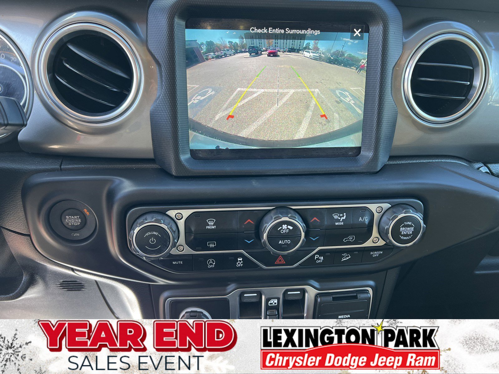 Used 2020 Jeep Wrangler Unlimited Sahara image 29