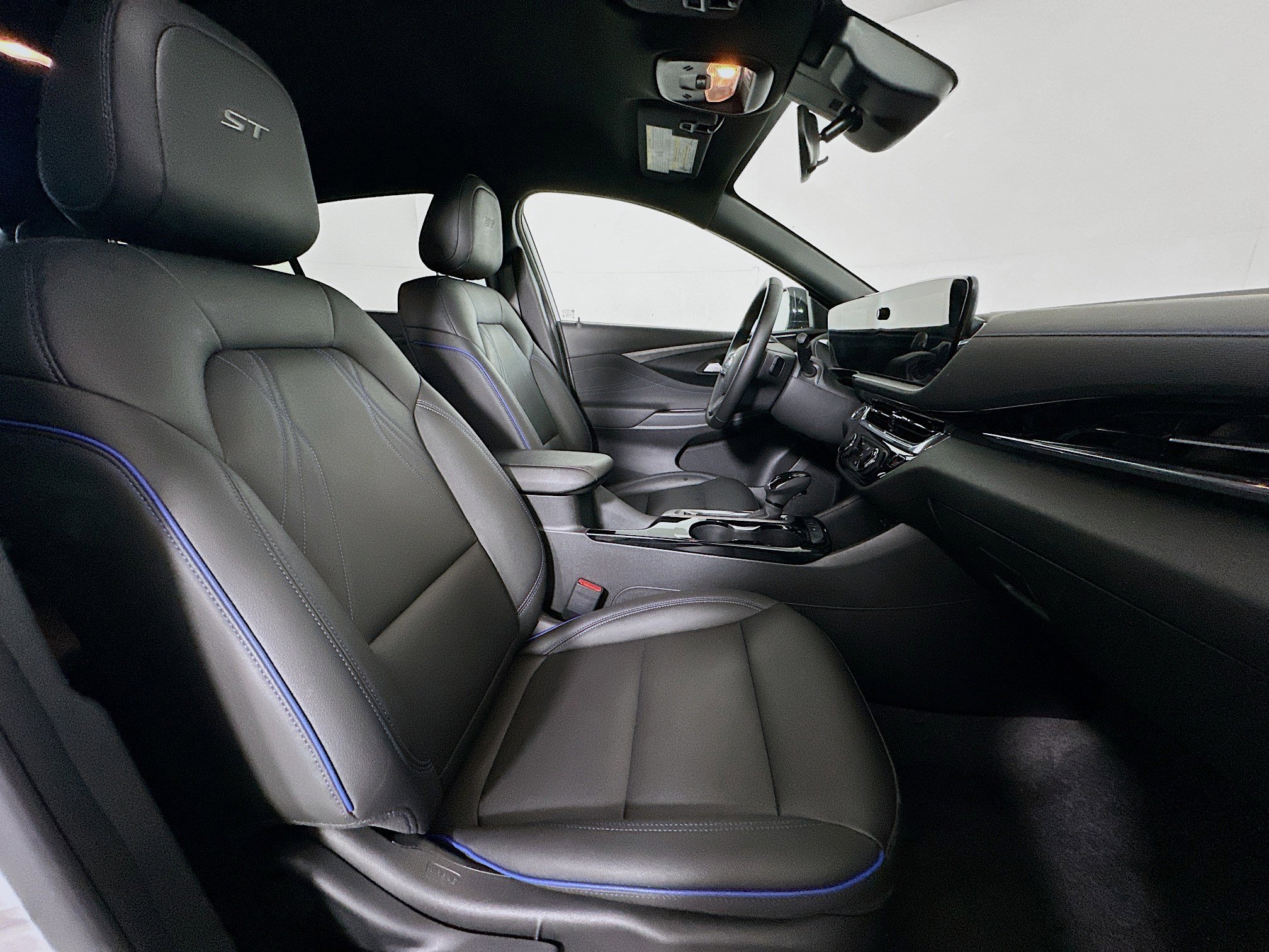 Used 2025 Buick Envista Sport Touring image 29