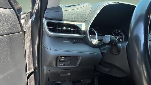 Used 2020 Toyota Highlander XLE AWD/4WD image 22