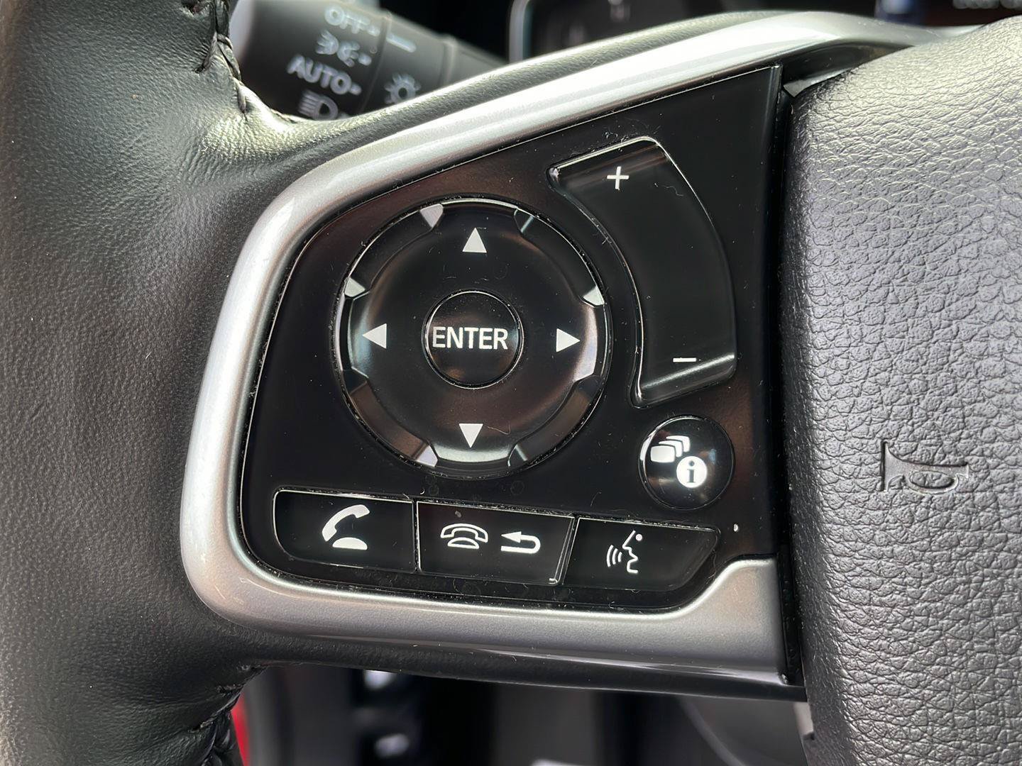 Used 2020 Honda CR-V Touring image 14