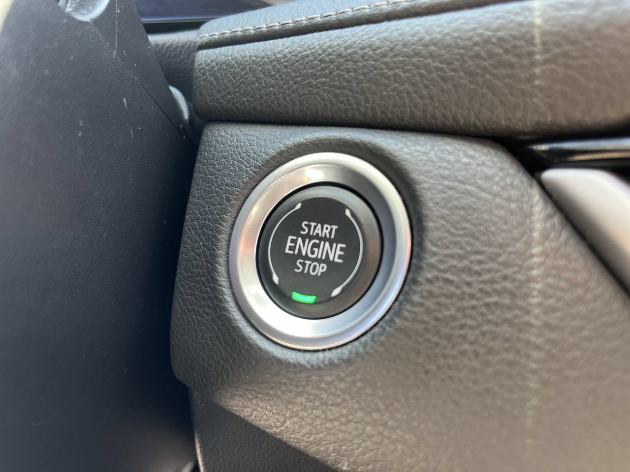 Used 2025 Cadillac XT4 Premium Luxury FWD image 15