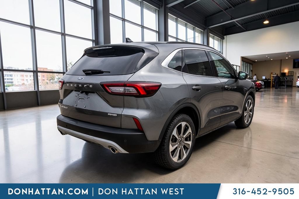 Used 2023 Ford Escape Platinum AWD/4WD image 36