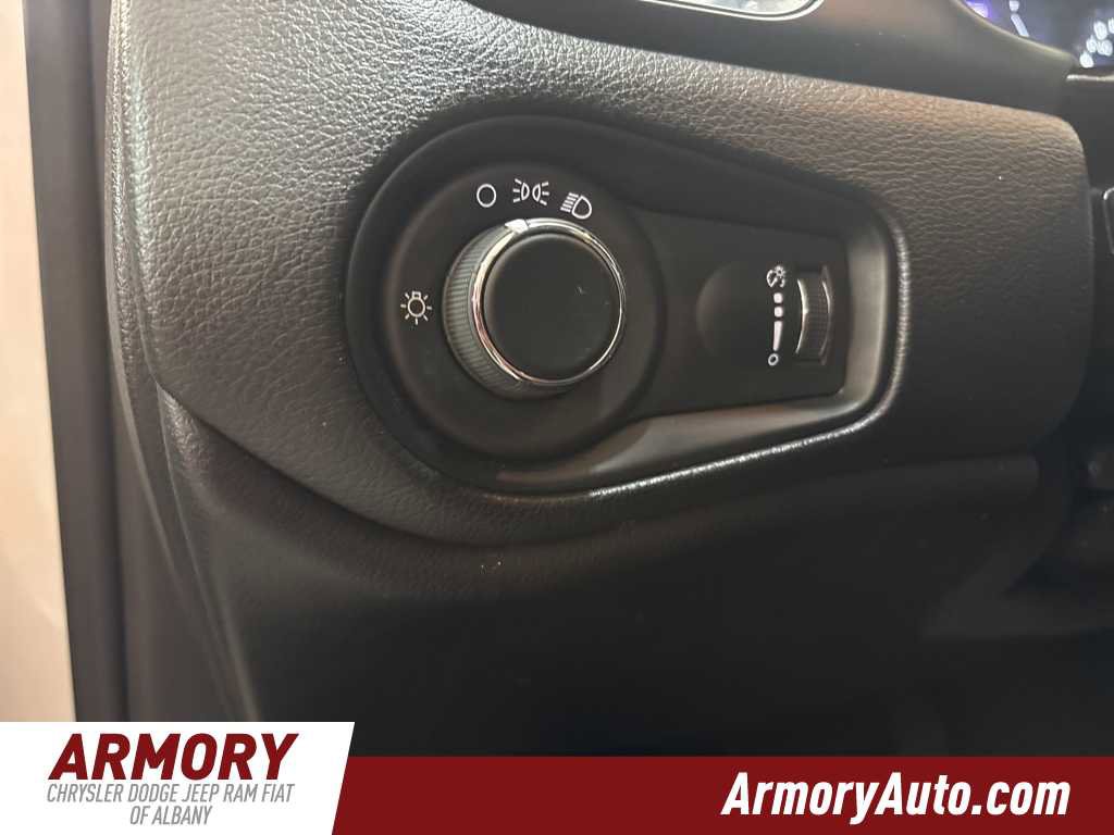 Used 2023 Jeep Renegade Latitude image 10