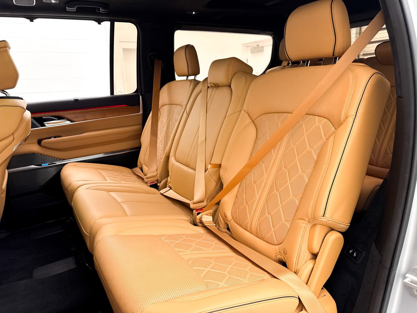 Used 2022 Jeep Grand Wagoneer Series III w/ Flexible Seating Group AWD/4WD image 35
