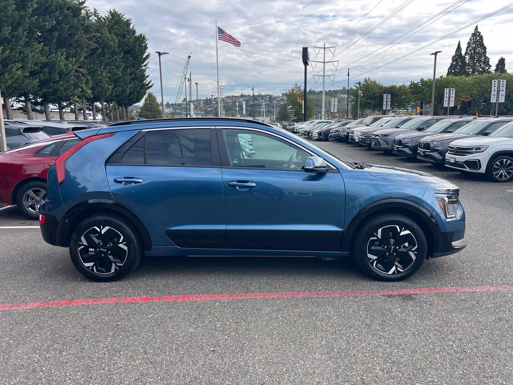 Certified 2024 Kia Niro Wind w/ Wind Preserve Package FWD image 8