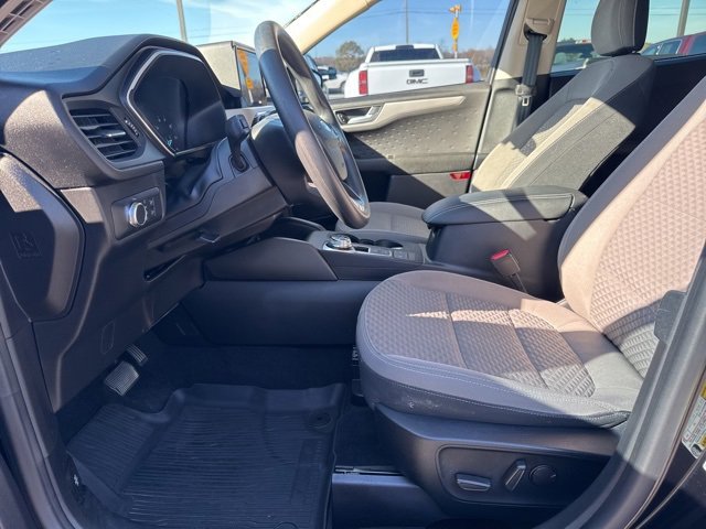 Used 2020 Ford Escape SE image 21