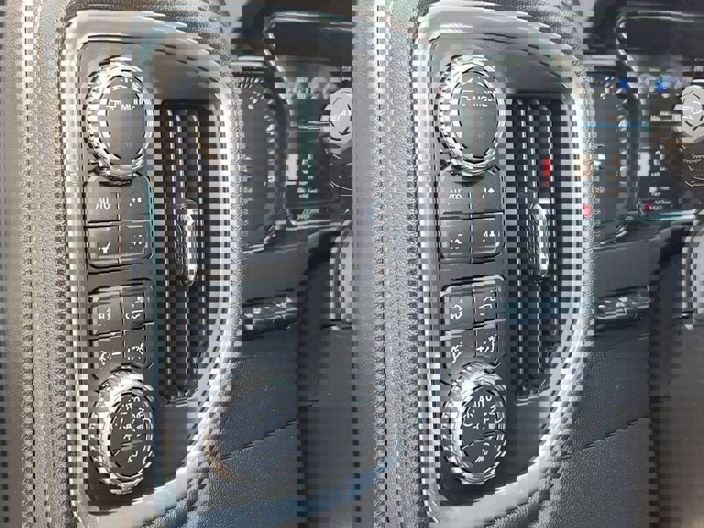 Used 2023 GMC Sierra 2500 Denali w/ Denali Black Diamond Edition image 19