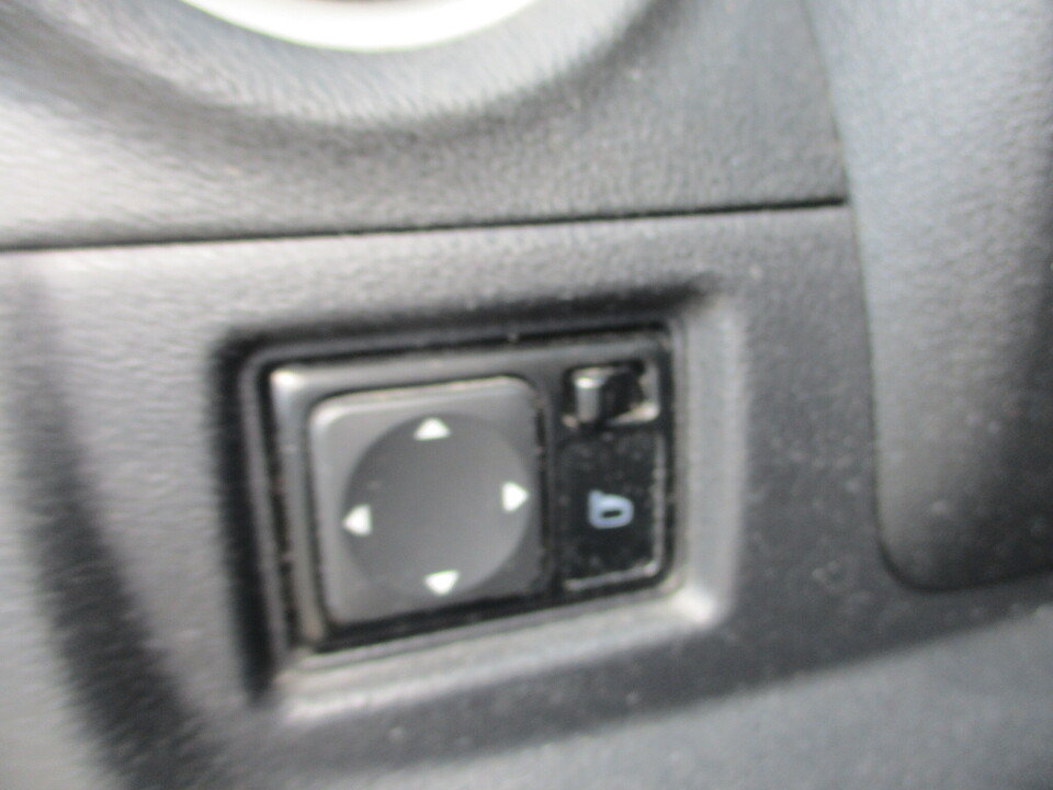 Used 2013 Nissan Versa SV w/ Convenience Pkg FWD image 26