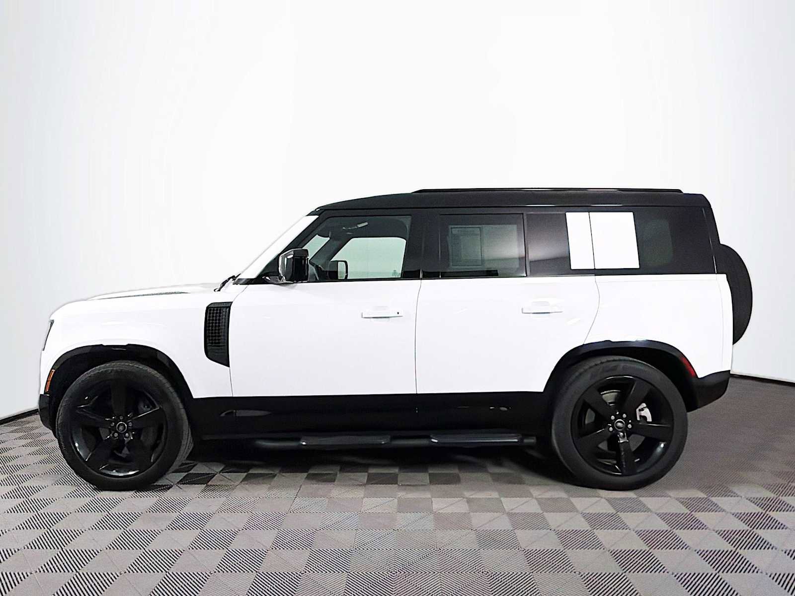 Used 2025 Land Rover Defender 110 X-Dynamic SE AWD/4WD image 8