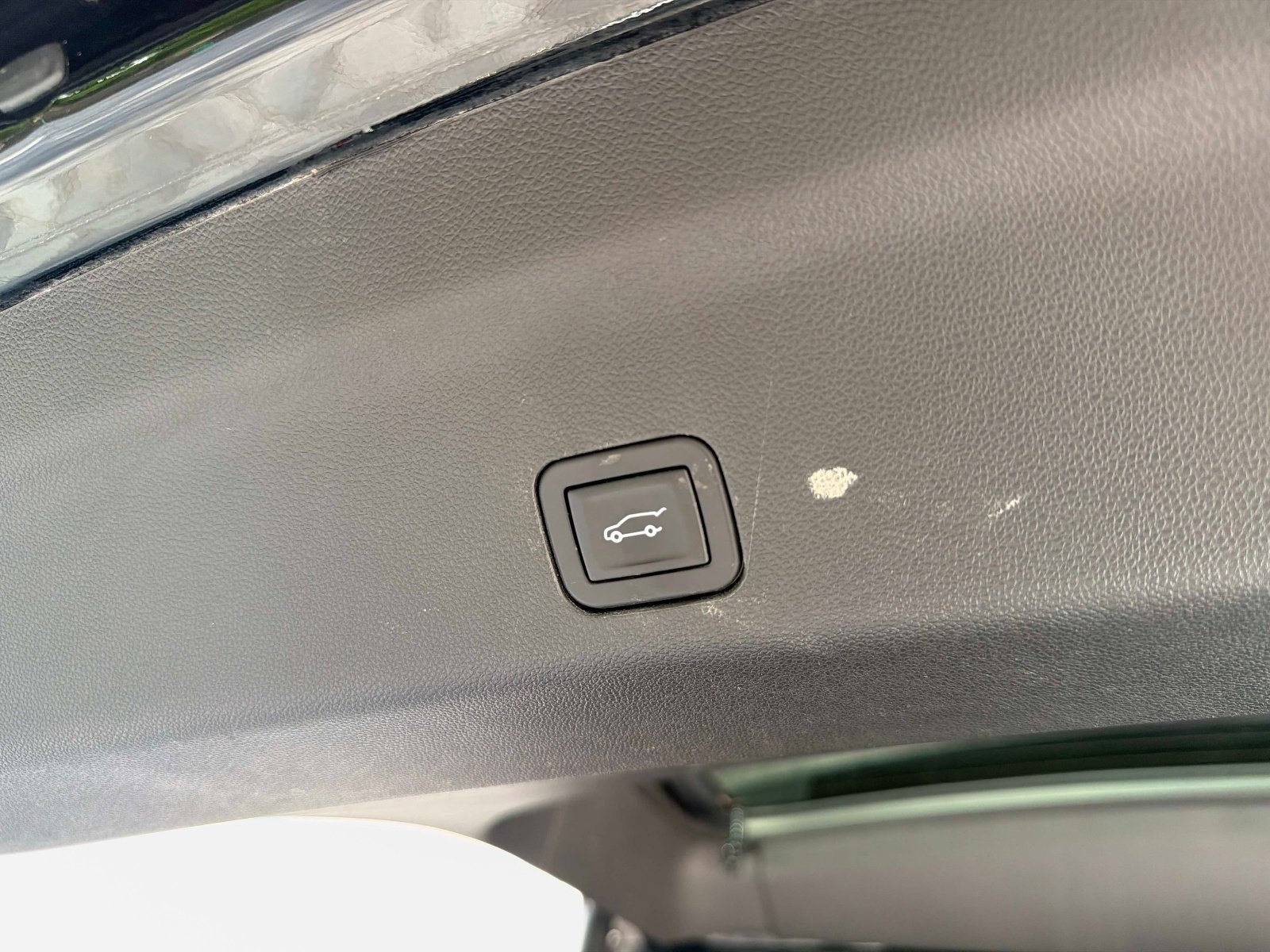 Used 2023 GMC Yukon XL Denali image 28