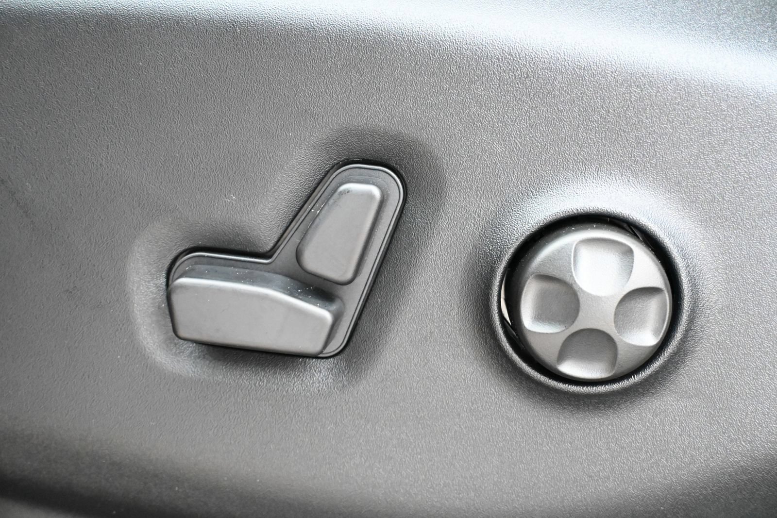 New 2027 Chrysler Pacifica Limited AWD/4WD image 8