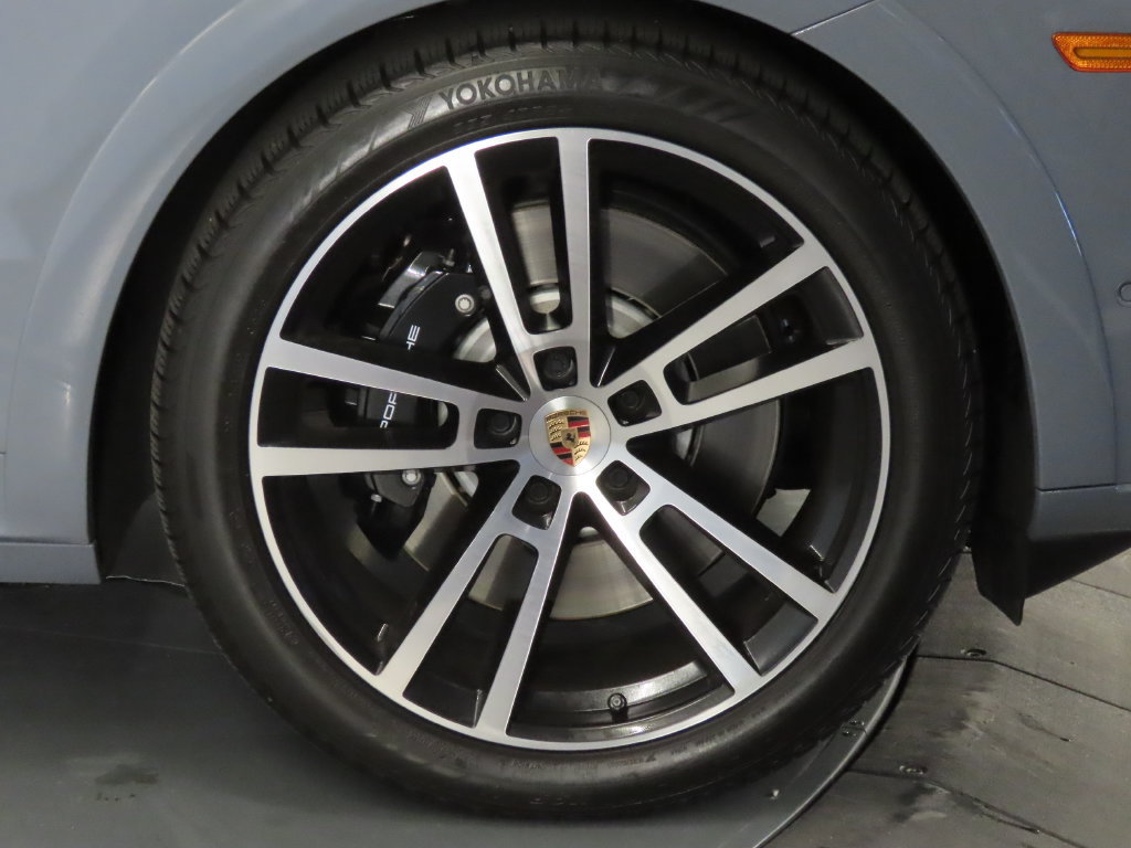 Certified 2026 Porsche Cayenne GTS AWD/4WD image 11