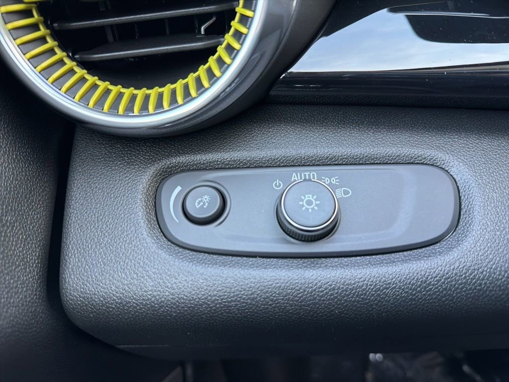 New 2026 Chevrolet Trax ACTIV w/ Sunroof Package image 18