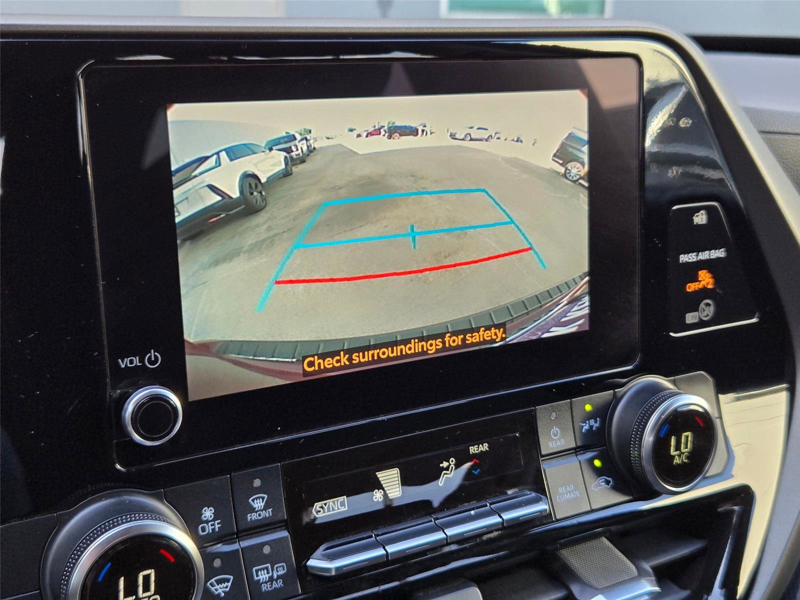 Used 2023 Toyota Highlander LE FWD image 18
