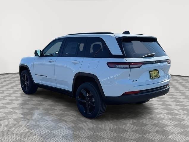 New 2025 Jeep Grand Cherokee Altitude w/ Trailer Tow Package AWD/4WD image 3