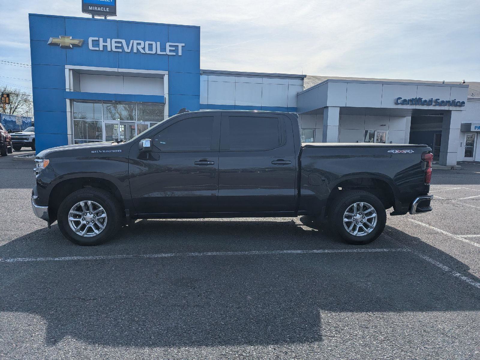 Used 2024 Chevrolet Silverado 1500 LT image 4