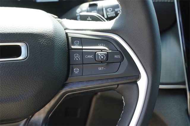 New 2025 Jeep Grand Cherokee Altitude image 28