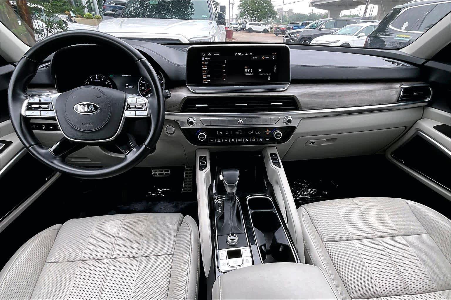 Used 2020 Kia Telluride SX w/ Towing Package FWD image 16