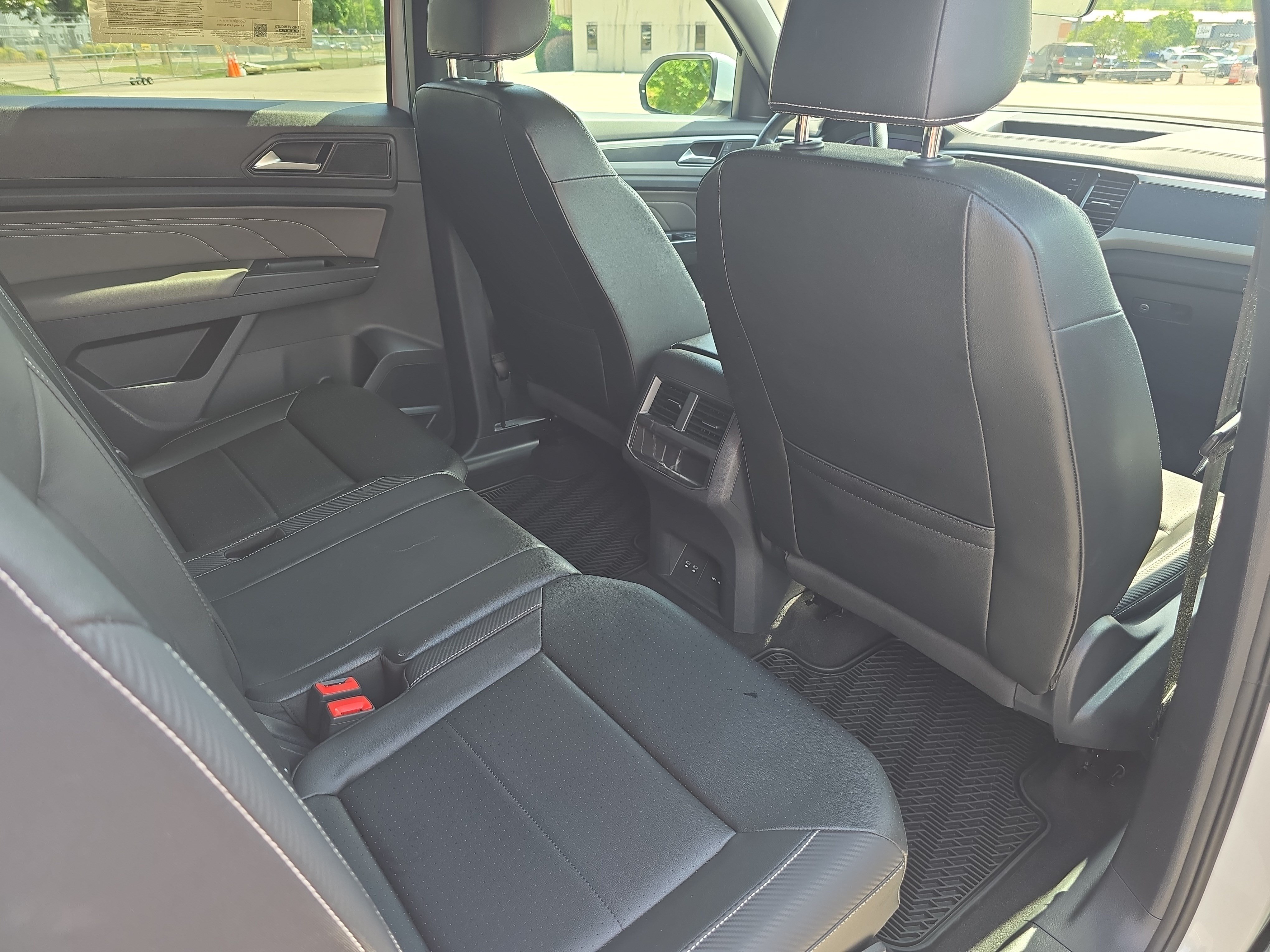 Used 2022 Volkswagen Atlas Cross Sport SEL R-Line AWD/4WD image 11