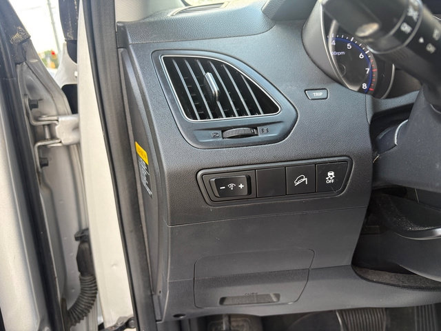 Used 2012 Hyundai Tucson Limited FWD image 25