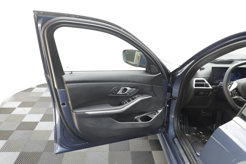 Used 2025 BMW 330i xDrive Sedan AWD/4WD image 5