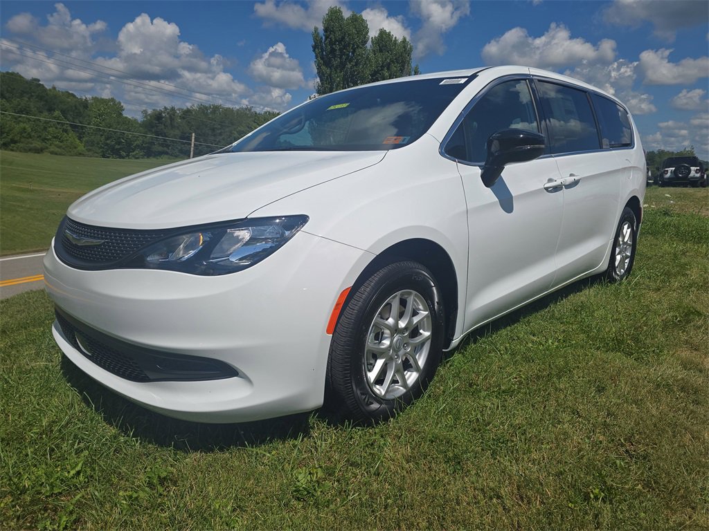 New 2025 Chrysler Voyager LX image 8